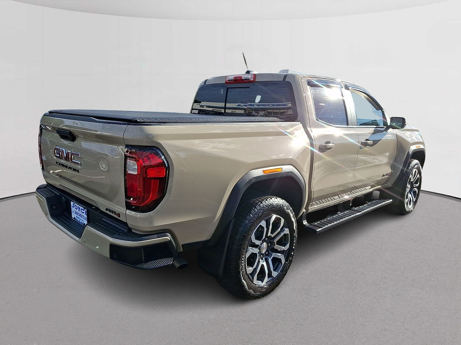 Used 2024 GMC Canyon AT4 w/ AT4 Premium Package AWD/4WD image 11