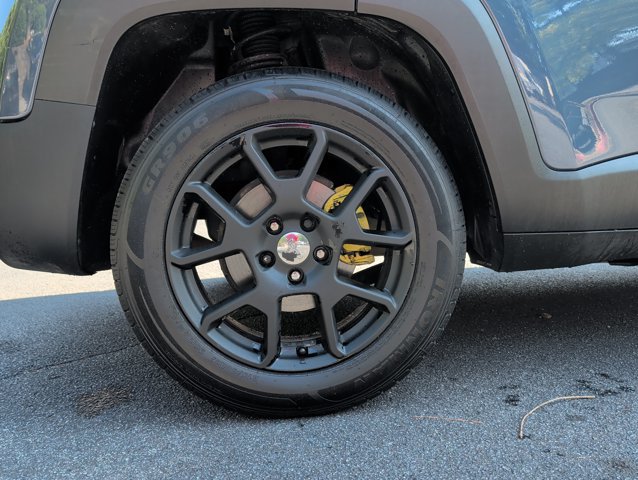 Used 2020 Jeep Renegade Latitude FWD image 28