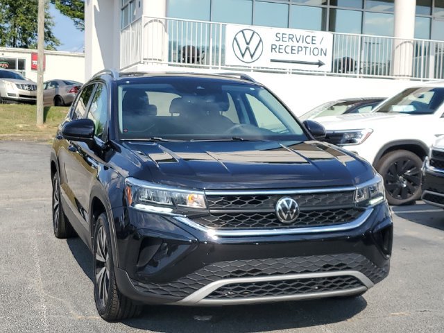 Certified 2024 Volkswagen Taos SE FWD image 3