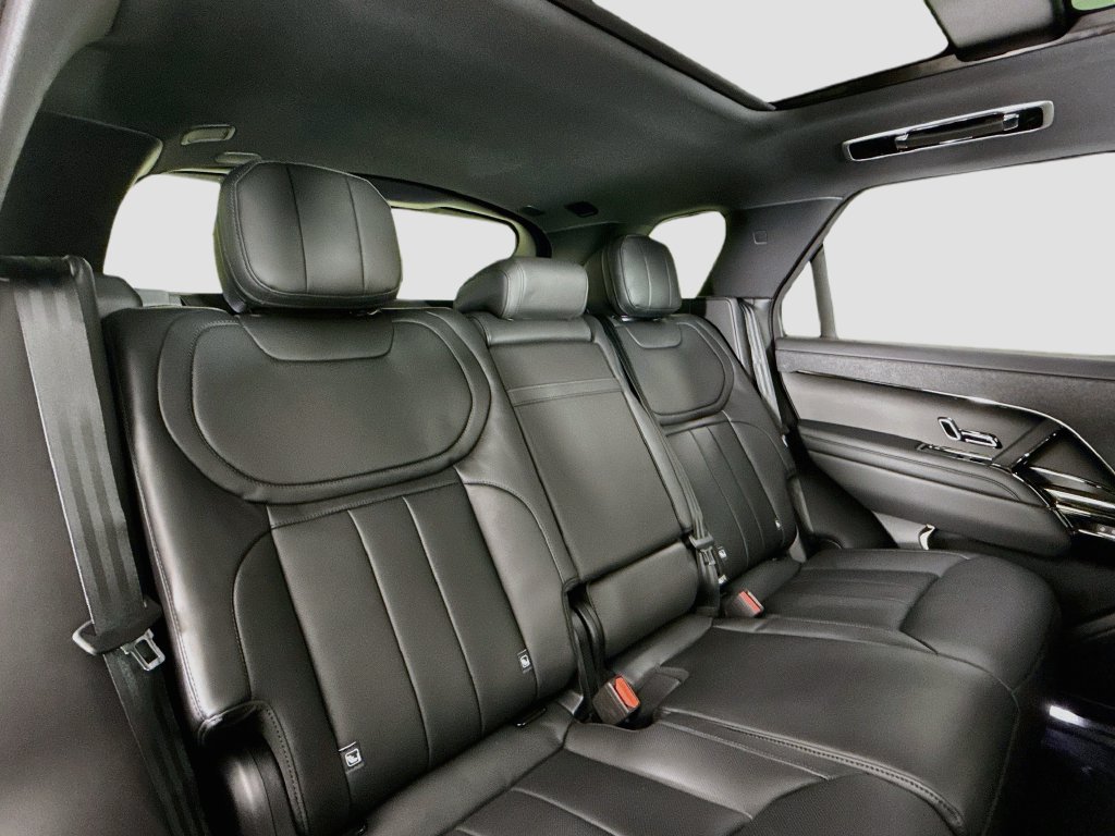 Used 2026 Land Rover Range Rover Sport SE AWD/4WD image 15