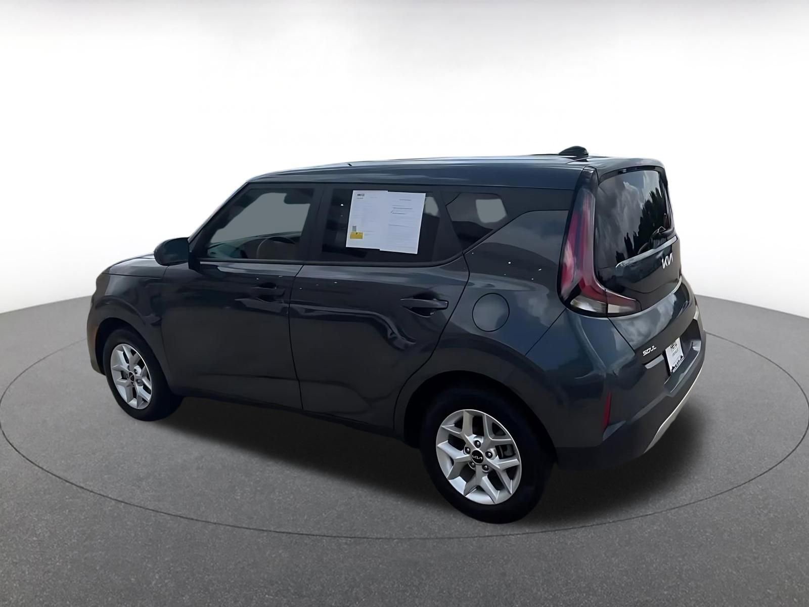 Used 2025 Kia Soul LX w/ LX Technology Package FWD image 10