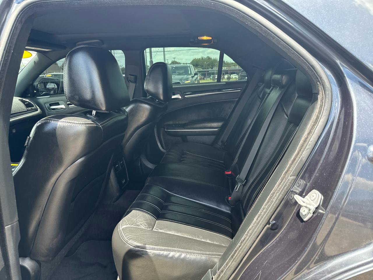 Used 2018 Chrysler 300 S w/ 300S Premium Group RWD image 13