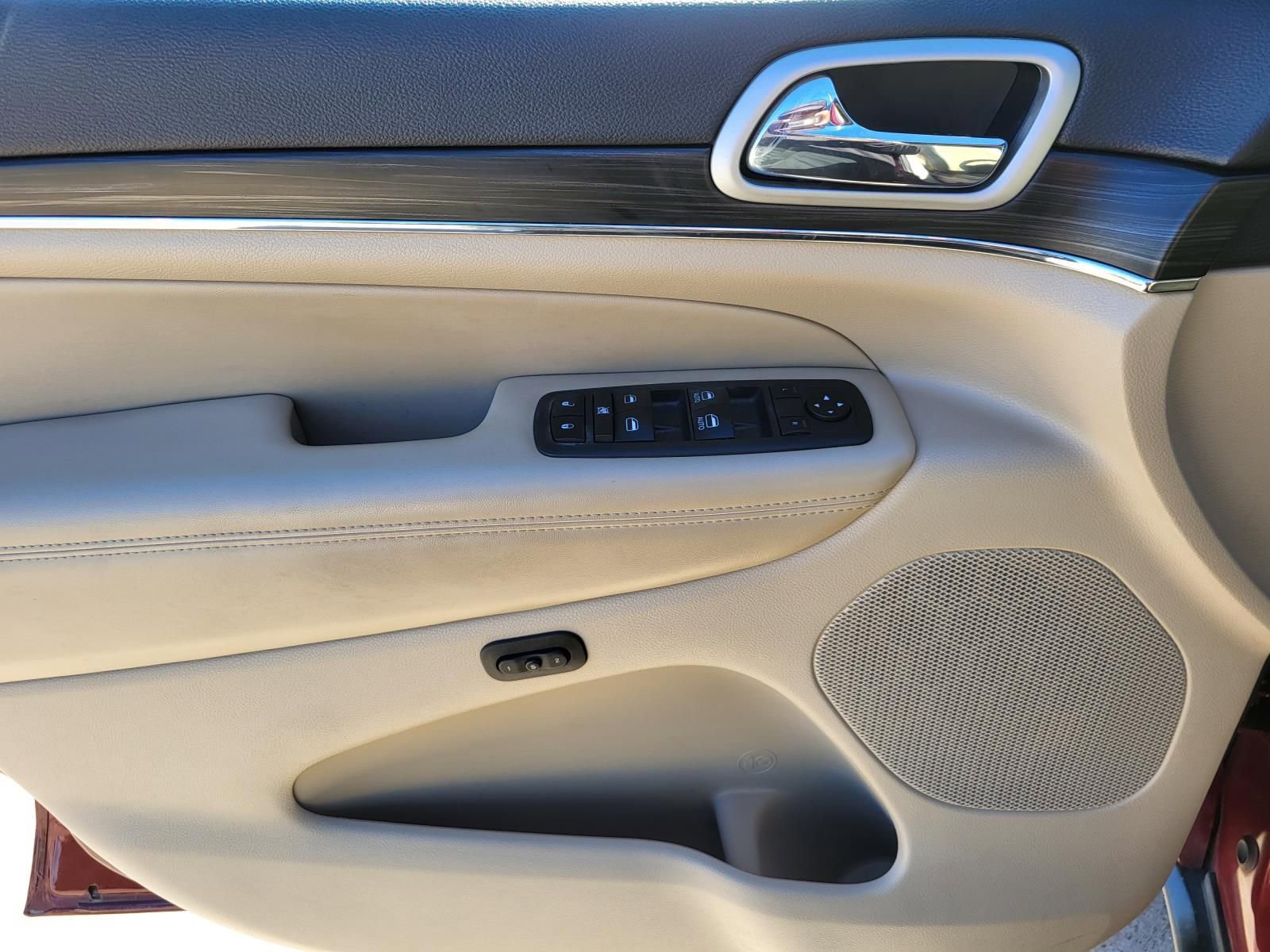 Used 2020 Jeep Grand Cherokee Limited image 24