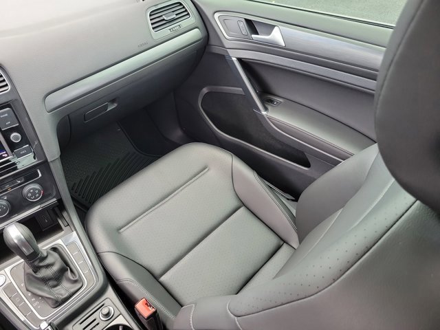 Used 2021 Volkswagen Golf 4-Door image 4