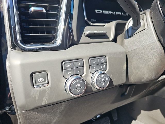 Used 2025 GMC Sierra 3500 Denali Ultimate image 13