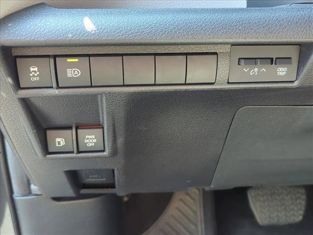 Certified 2025 Toyota Sienna XLE FWD image 11