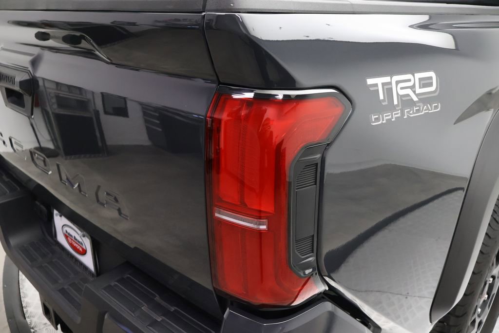 Certified 2025 Toyota Tacoma TRD Off-Road image 9