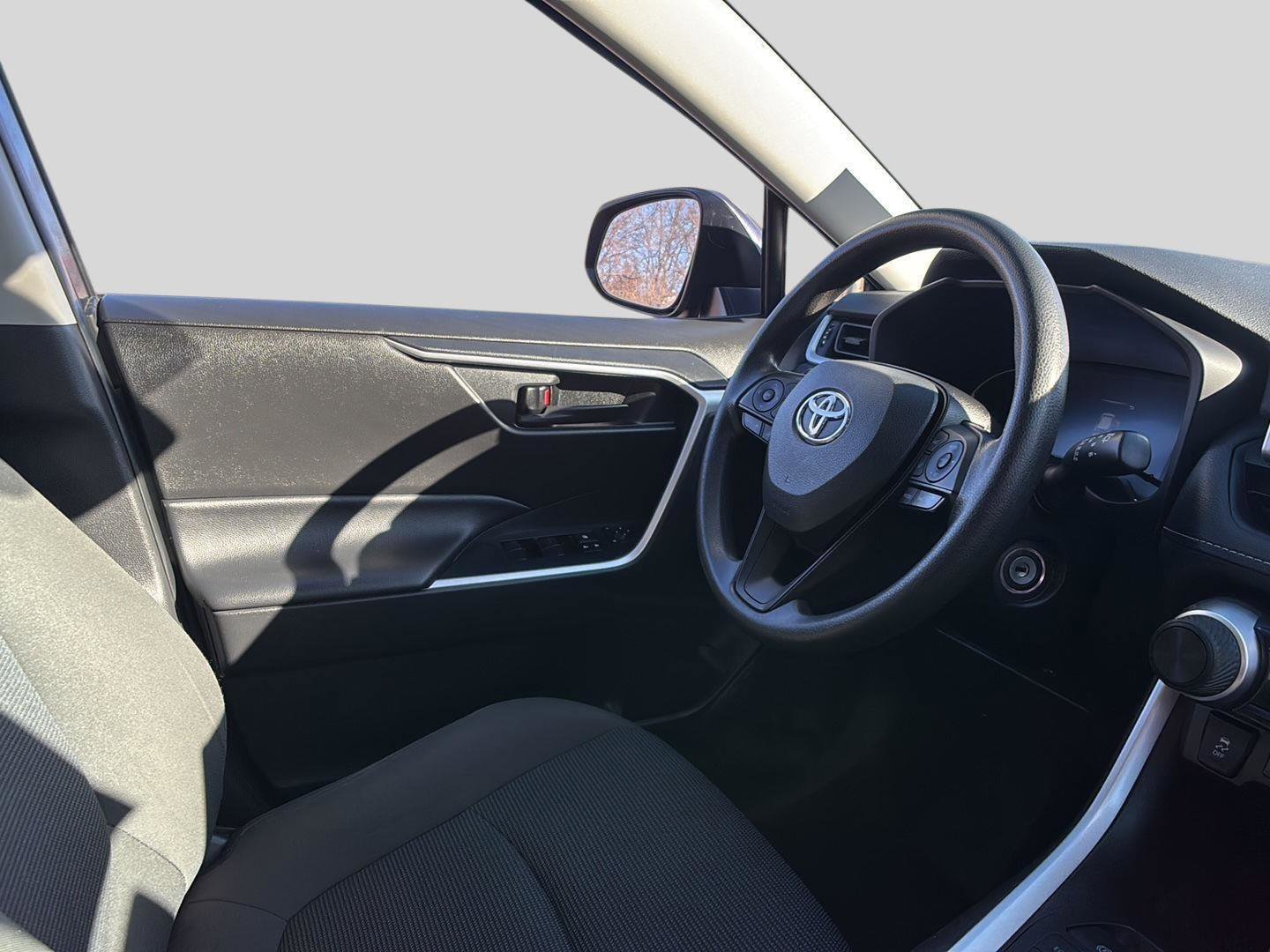 Used 2023 Toyota RAV4 LE image 21
