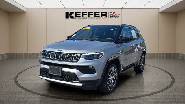 Used 2023 Jeep Compass Limited w/ Elite Group AWD/4WD image 1