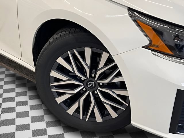 Used 2025 Nissan Altima 2.5 SV FWD image 27