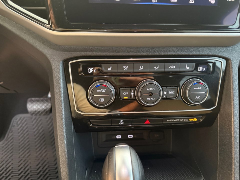 Used 2021 Volkswagen Atlas Cross Sport SEL image 22