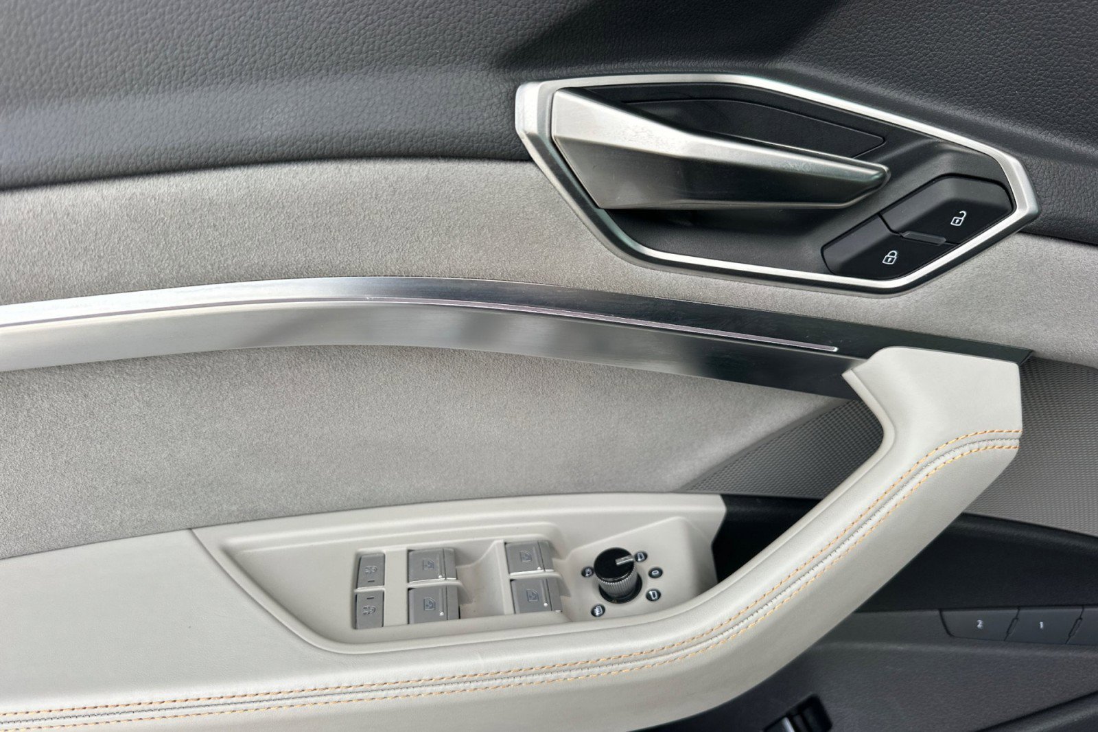 Used 2024 Audi Q8 e-tron Prestige w/ Prestige Package image 12