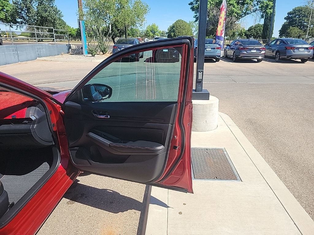 Used 2020 Nissan Altima 2.5 SR w/ Premium Package image 17