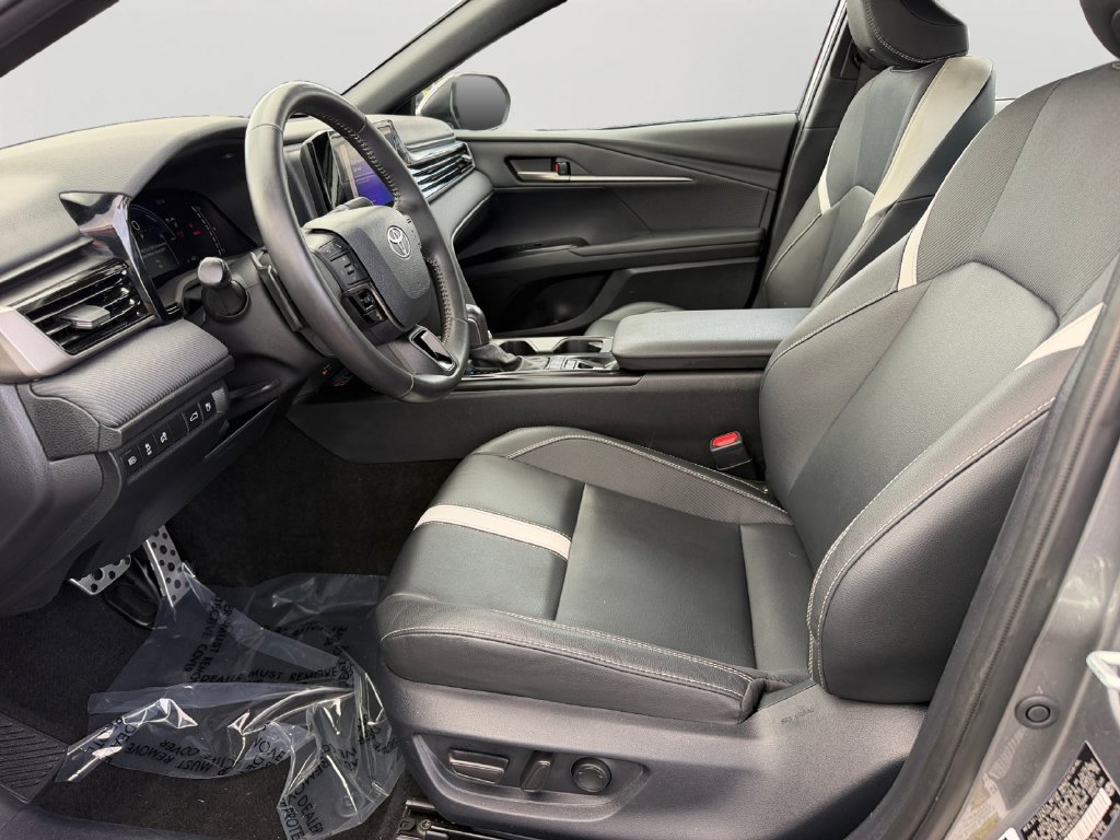 Used 2025 Toyota Camry SE FWD image 15