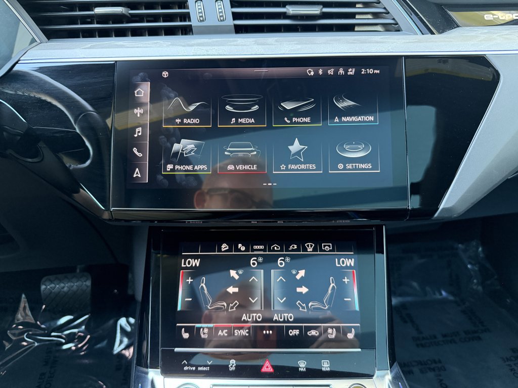 Used 2024 Audi Q8 e-tron Prestige w/ Prestige Package AWD/4WD image 21