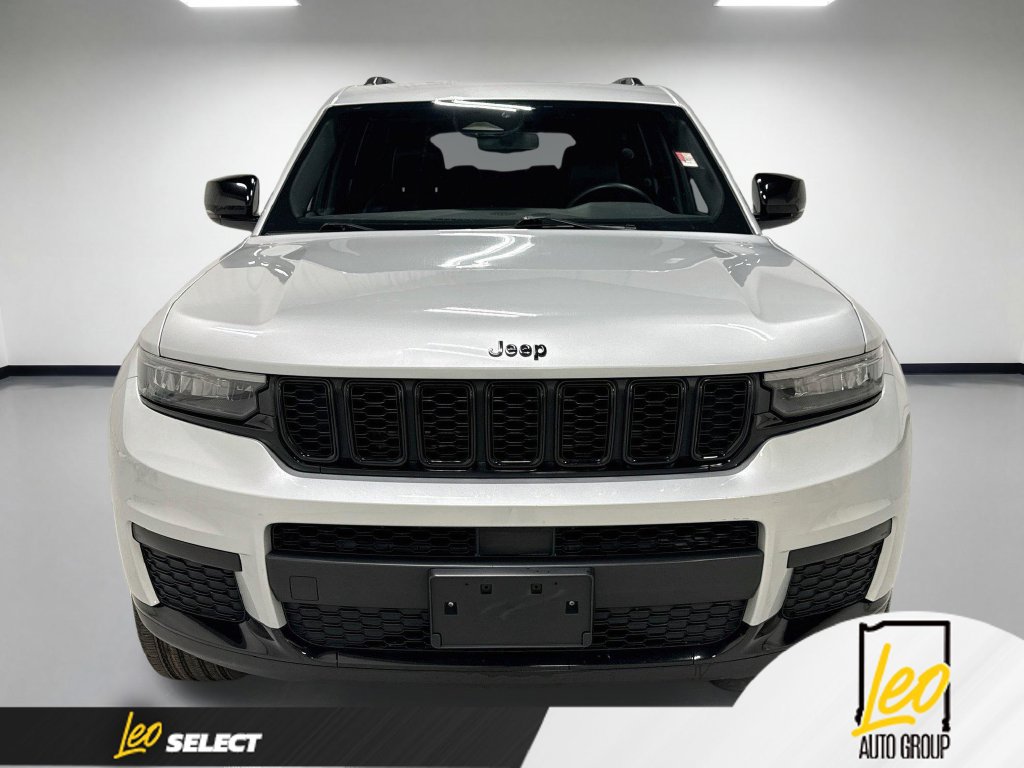 Used 2023 Jeep Grand Cherokee L Laredo AWD/4WD image 2