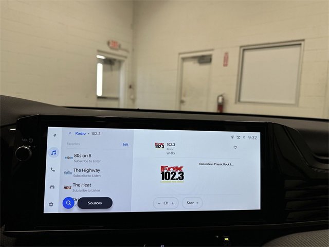 Used 2025 Toyota Camry SE image 33