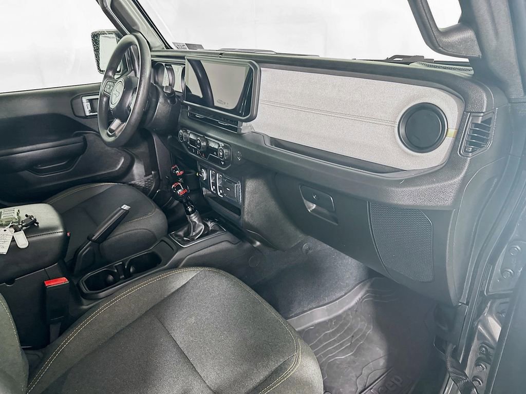 Used 2025 Jeep Wrangler Sport image 31
