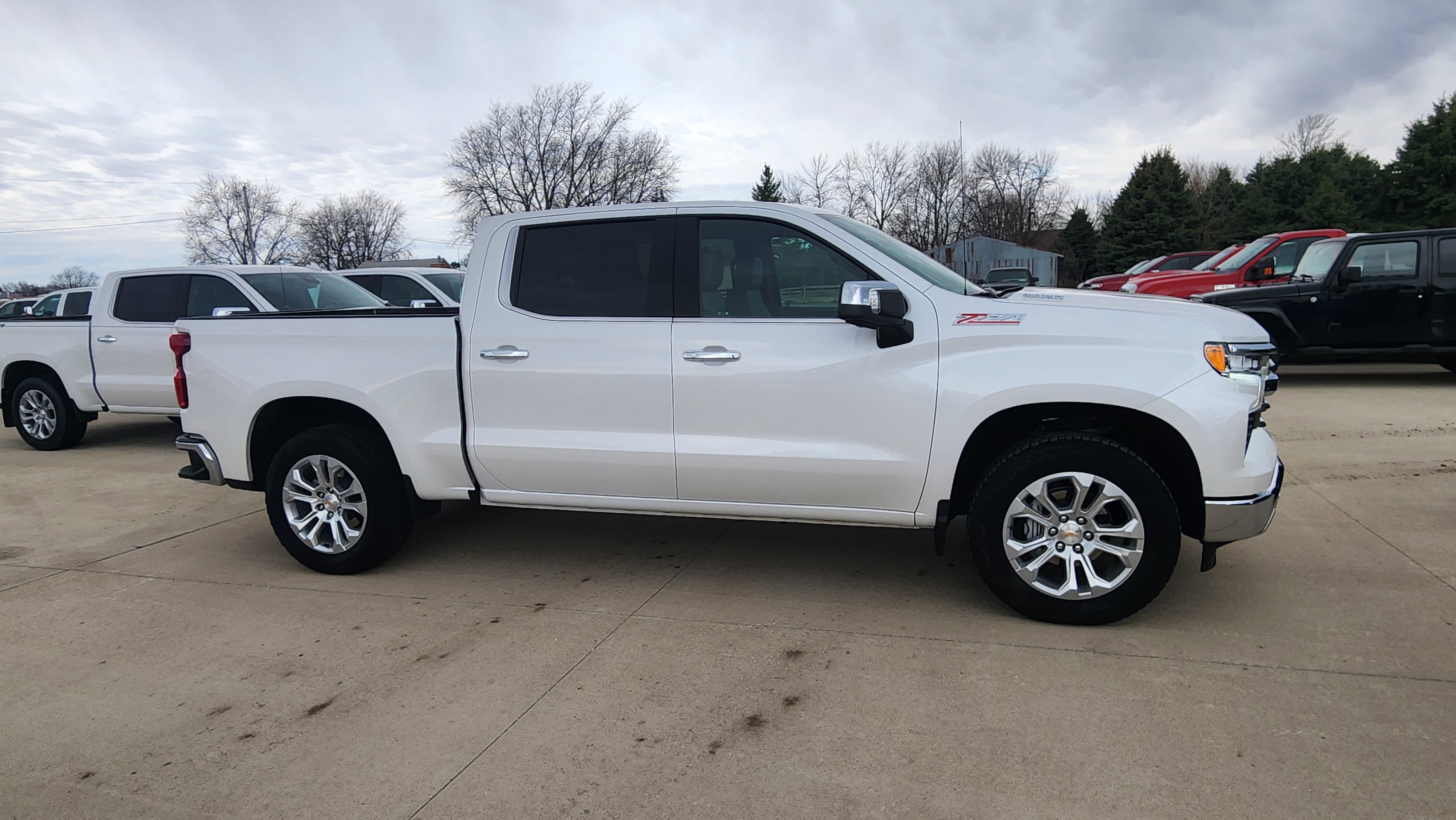 Used 2025 Chevrolet Silverado 1500 LTZ w/ Z71 Off-Road Package image 4