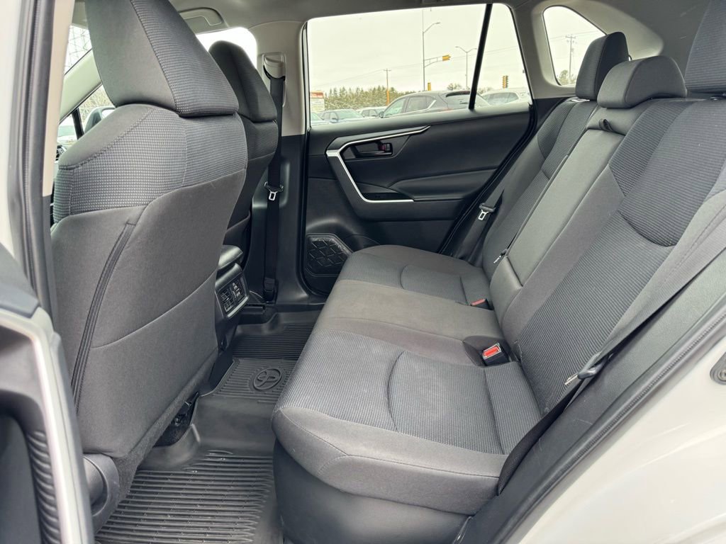 Used 2024 Toyota RAV4 LE image 22