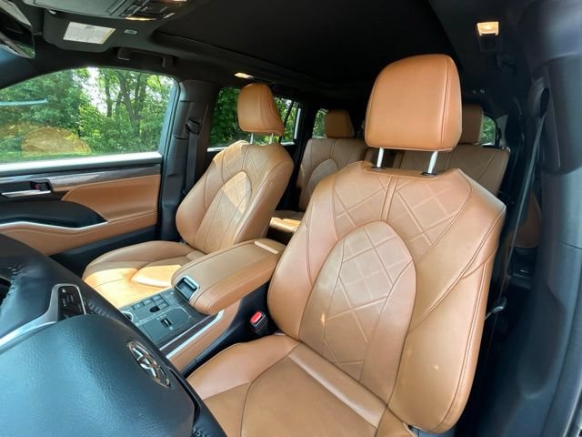 Certified 2025 Toyota Highlander Platinum AWD/4WD image 29