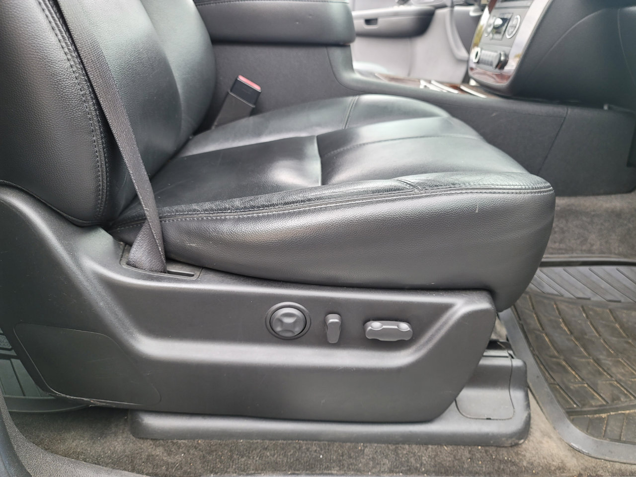 Used 2008 Chevrolet Suburban LTZ w/ LTZ Preferred Equipment Group image 25