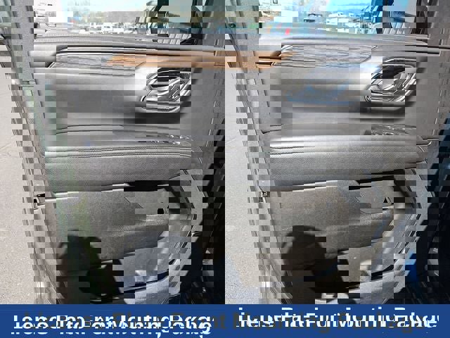 Used 2023 Chevrolet Suburban Premier image 11