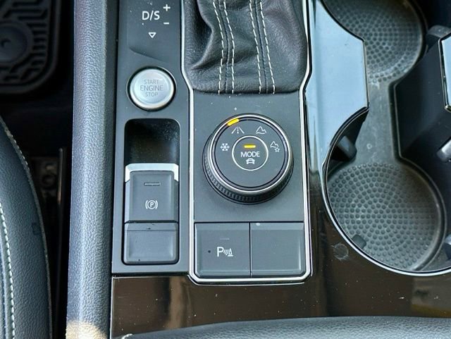 Used 2023 Volkswagen Atlas SE w/ Panoramic Sunroof Package AWD/4WD image 32