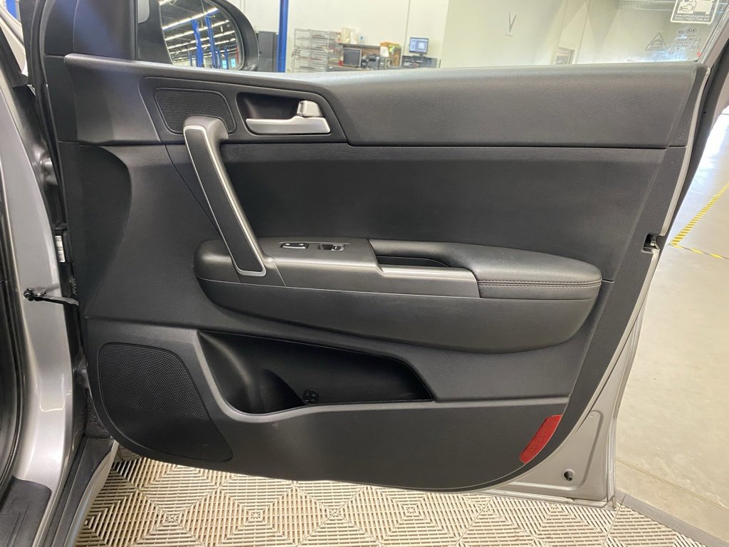 Used 2021 Kia Sportage LX image 19