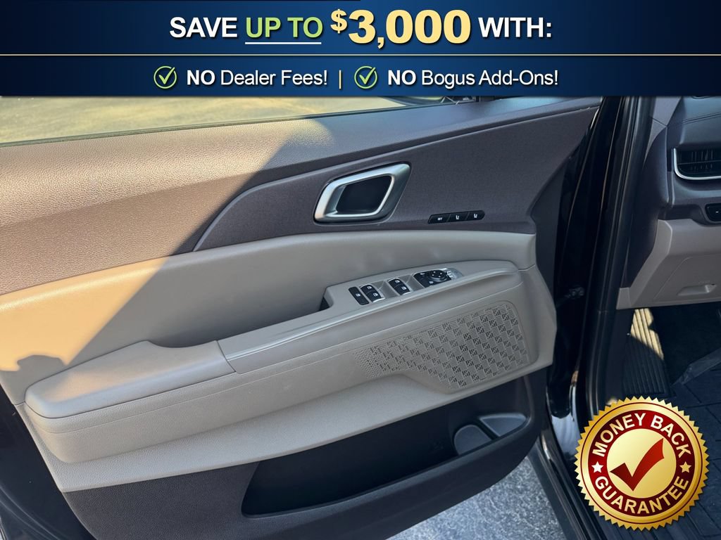 Used 2025 Kia Carnival EX FWD image 16