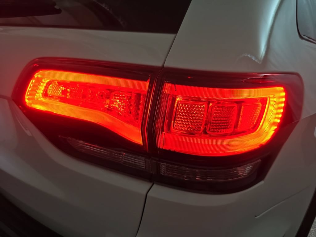 Used 2018 Jeep Grand Cherokee Laredo AWD/4WD image 33