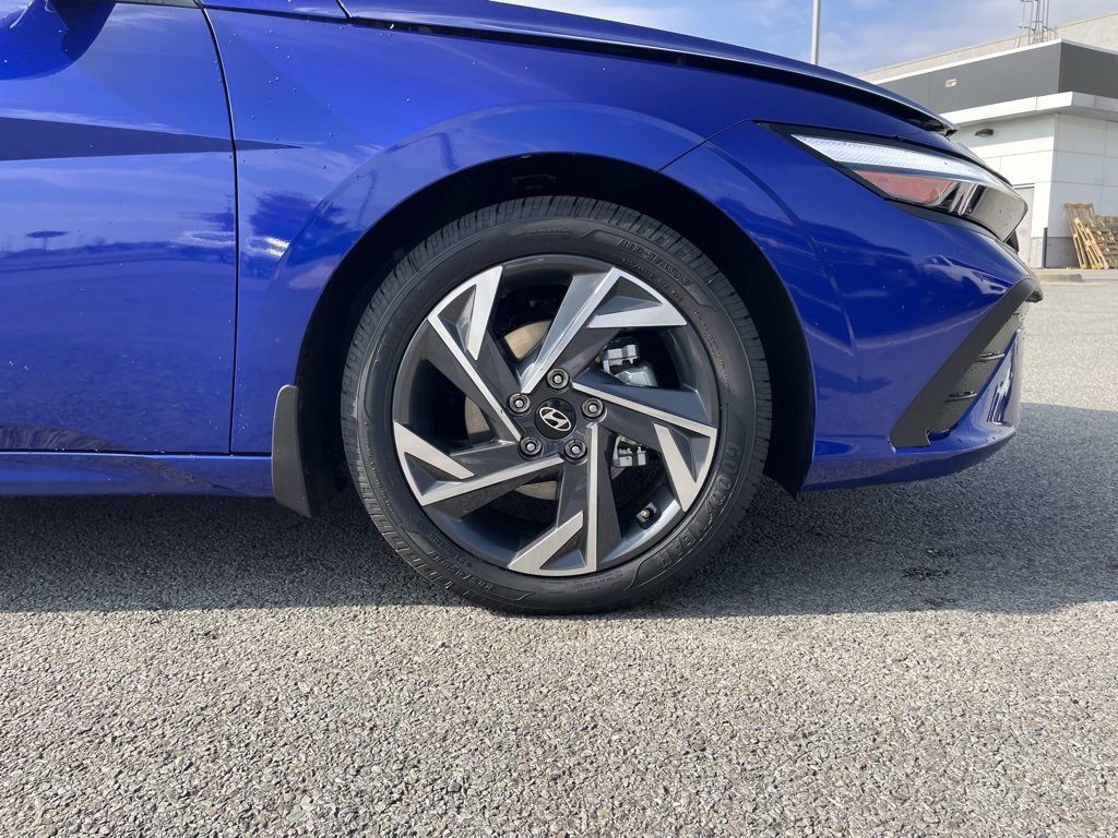 Used 2025 Hyundai Elantra Sport image 30