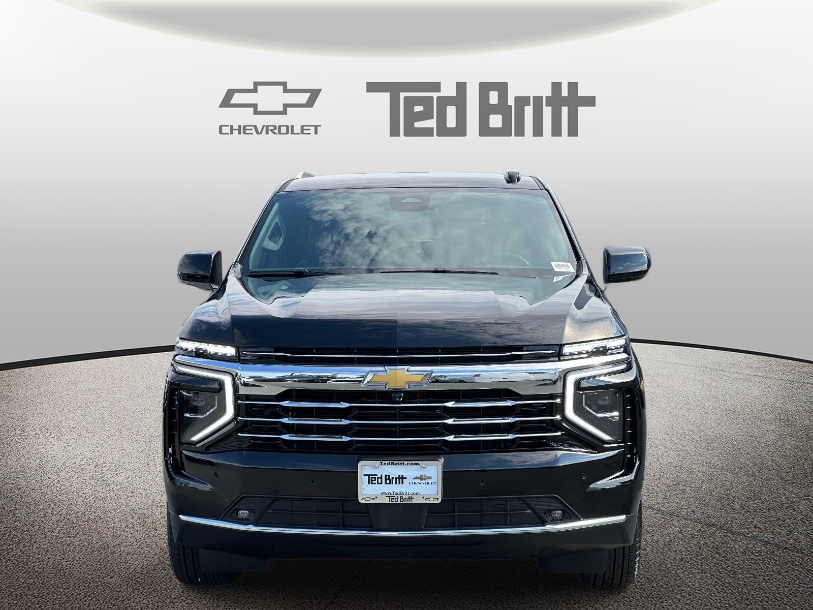 Certified 2026 Chevrolet Suburban LT w/ Comfort Package AWD/4WD image 2