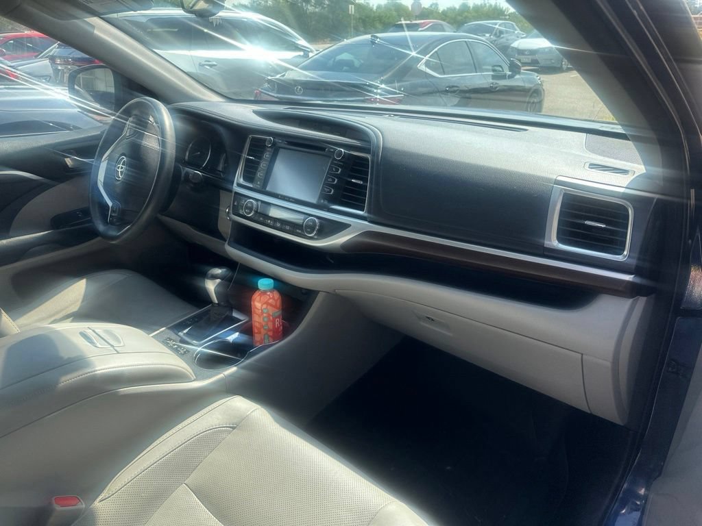 Used 2016 Toyota Highlander Limited Platinum AWD/4WD image 21