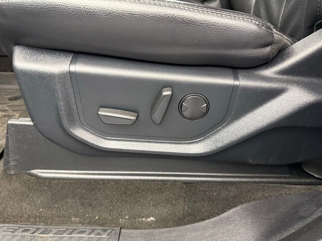 Used 2020 Ford Expedition XLT w/ Equipment Group 202A AWD/4WD image 41