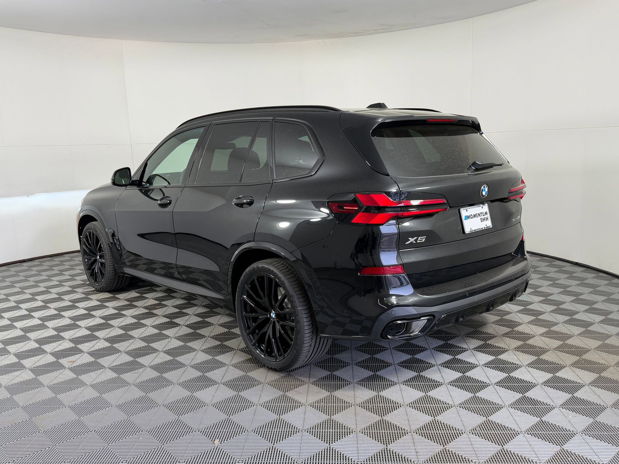 New 2026 BMW X5 sDrive40i w/ M Sport Package image 3