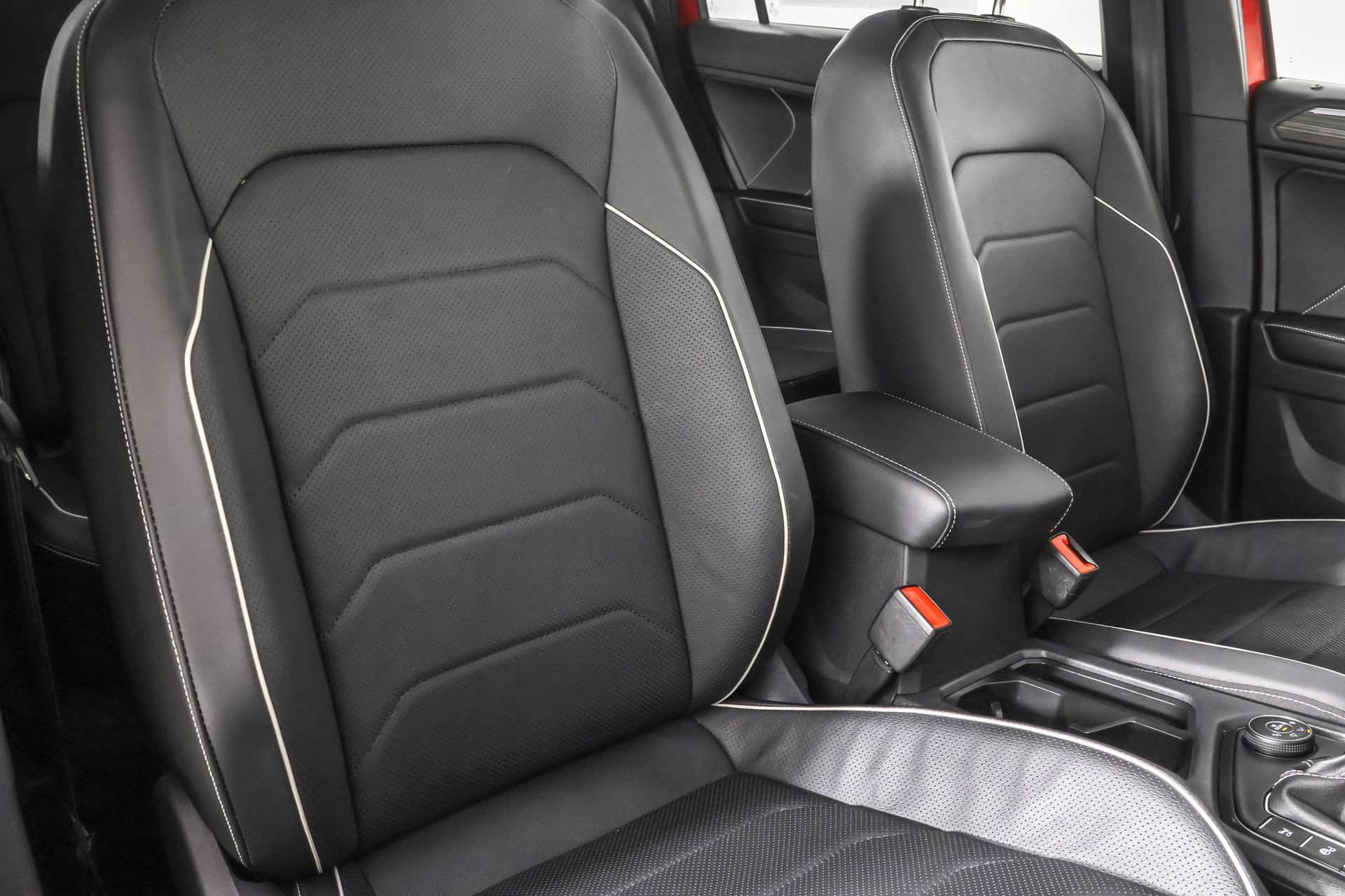 Used 2024 Volkswagen Tiguan SEL R-Line image 46