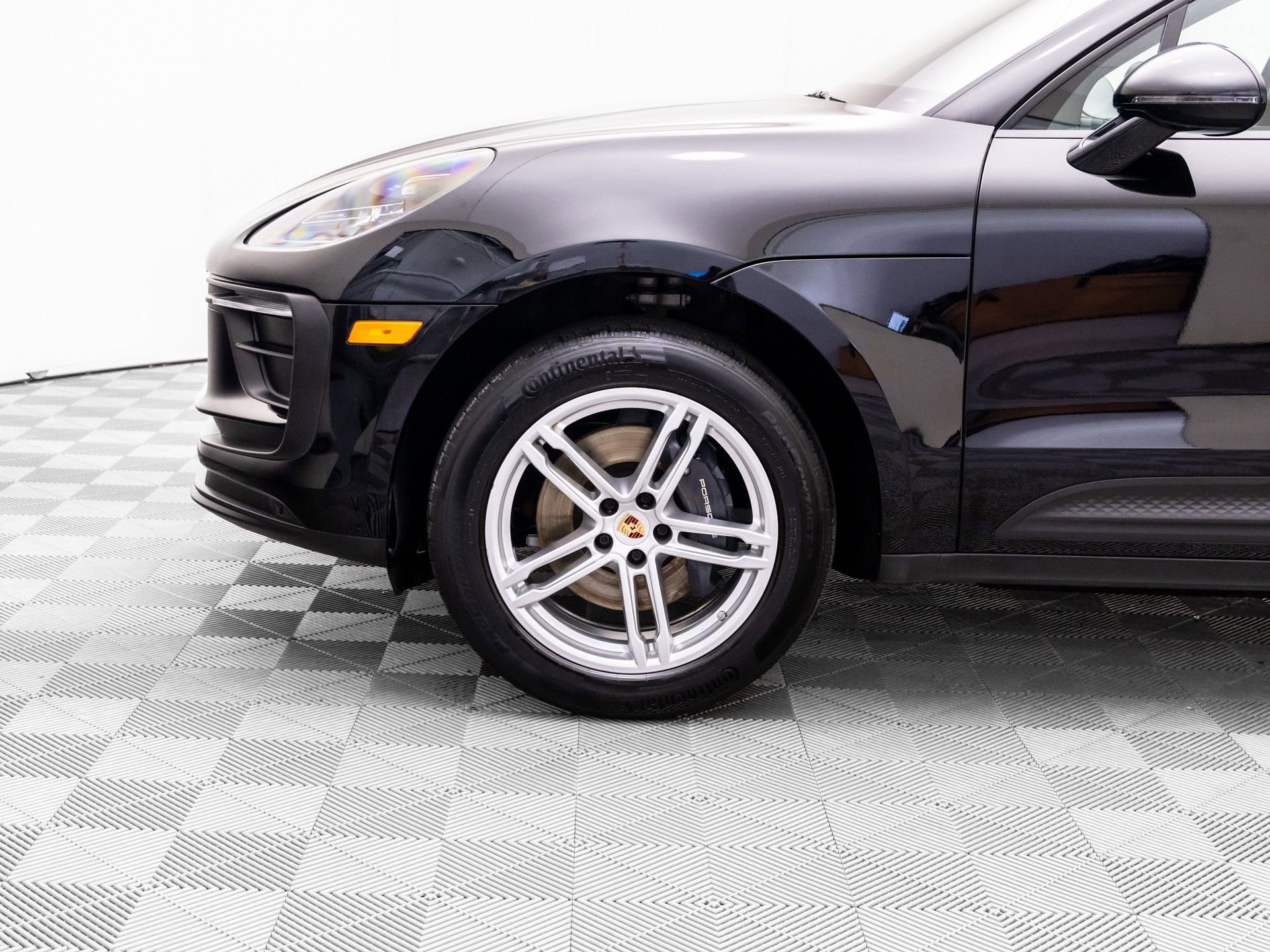 Certified 2023 Porsche Macan AWD/4WD image 34