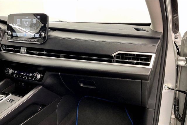 Used 2023 Mitsubishi Outlander SE AWD/4WD image 15