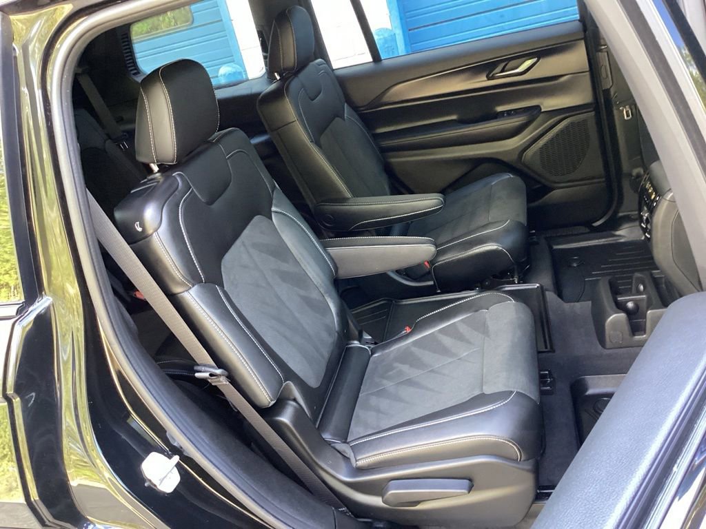 Used 2025 Jeep Grand Cherokee L Altitude image 38