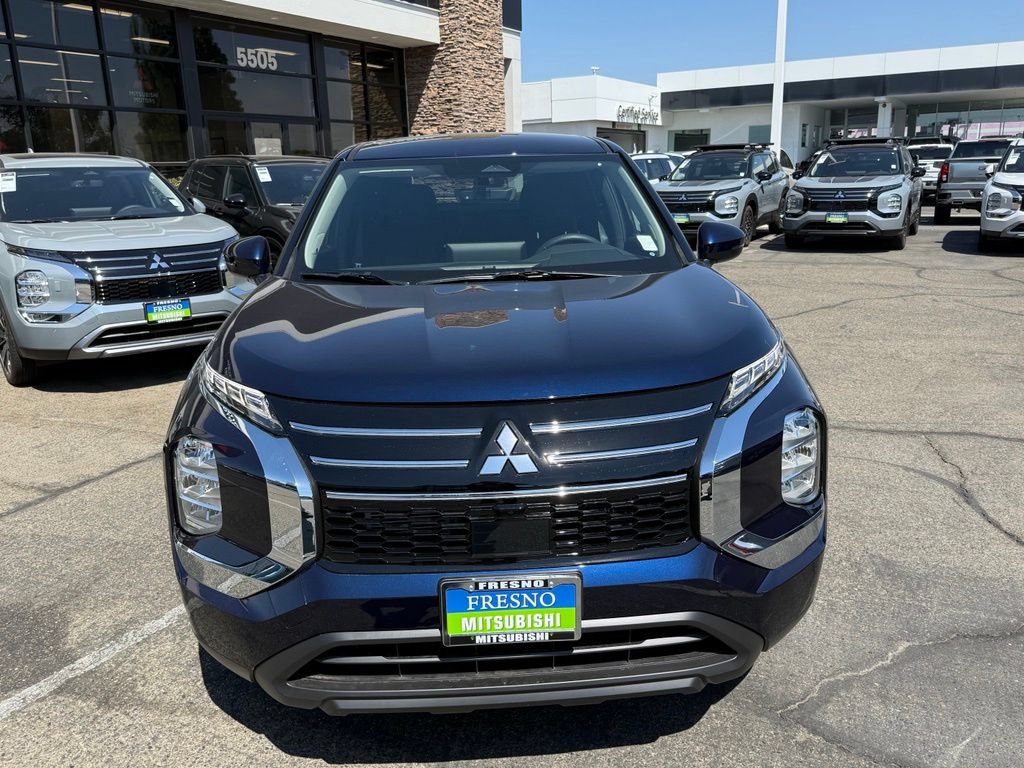 New 2026 Mitsubishi Outlander ES FWD image 3