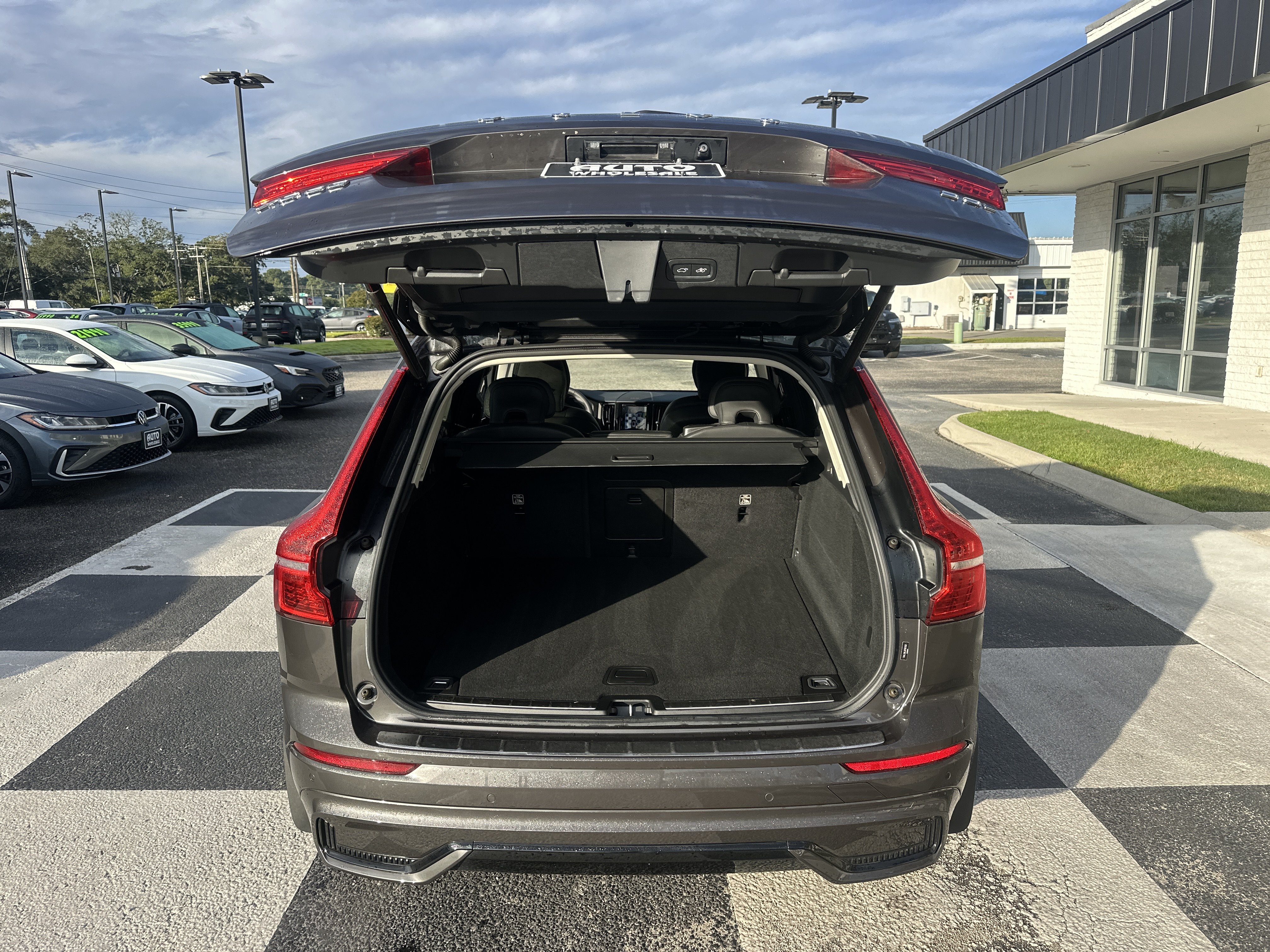 Used 2024 Volvo XC60 B5 Plus AWD/4WD image 5