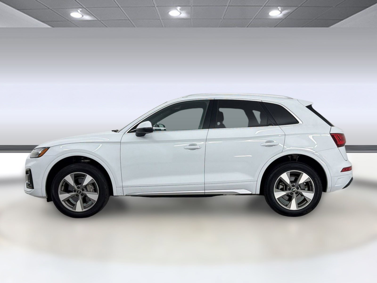 Used 2023 Audi Q5 2.0T Premium w/ Convenience Package AWD/4WD image 2