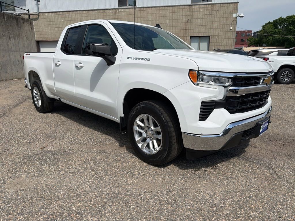 Used 2023 Chevrolet Silverado 1500 LT AWD/4WD image 8