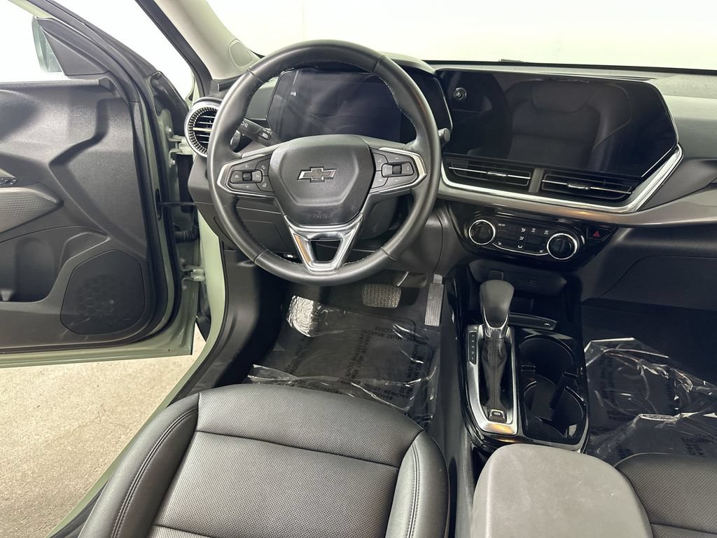 Used 2025 Chevrolet Trax ACTIV w/ Driver Confidence Package FWD image 17