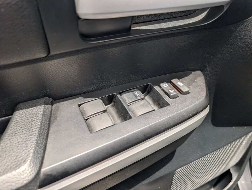 Used 2017 Toyota Tundra SR5 AWD/4WD image 10