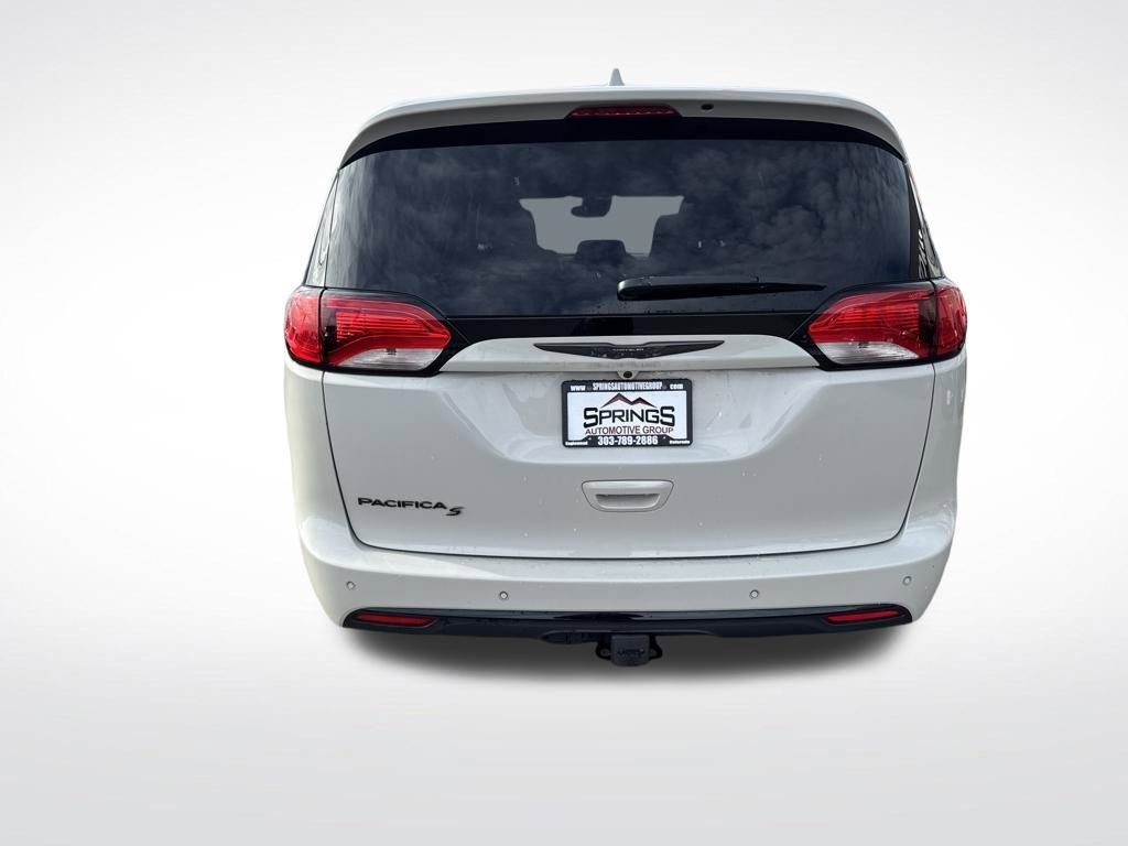 Used 2020 Chrysler Pacifica Touring-L Plus FWD image 4