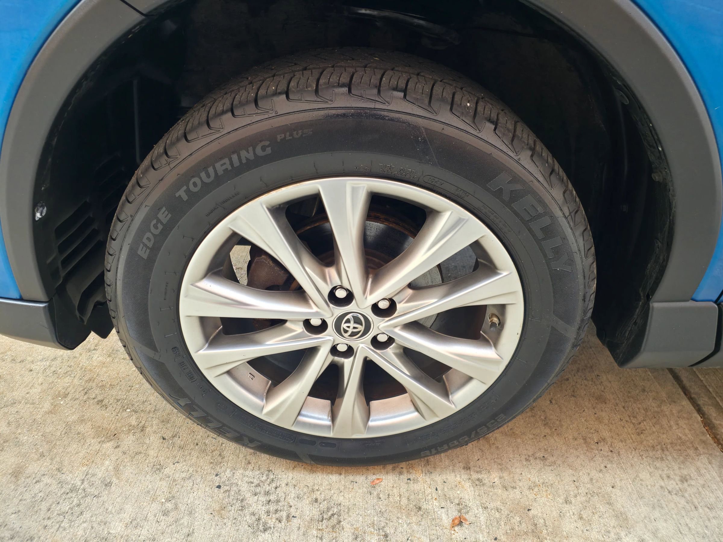 Used 2017 Toyota RAV4 Limited image 39