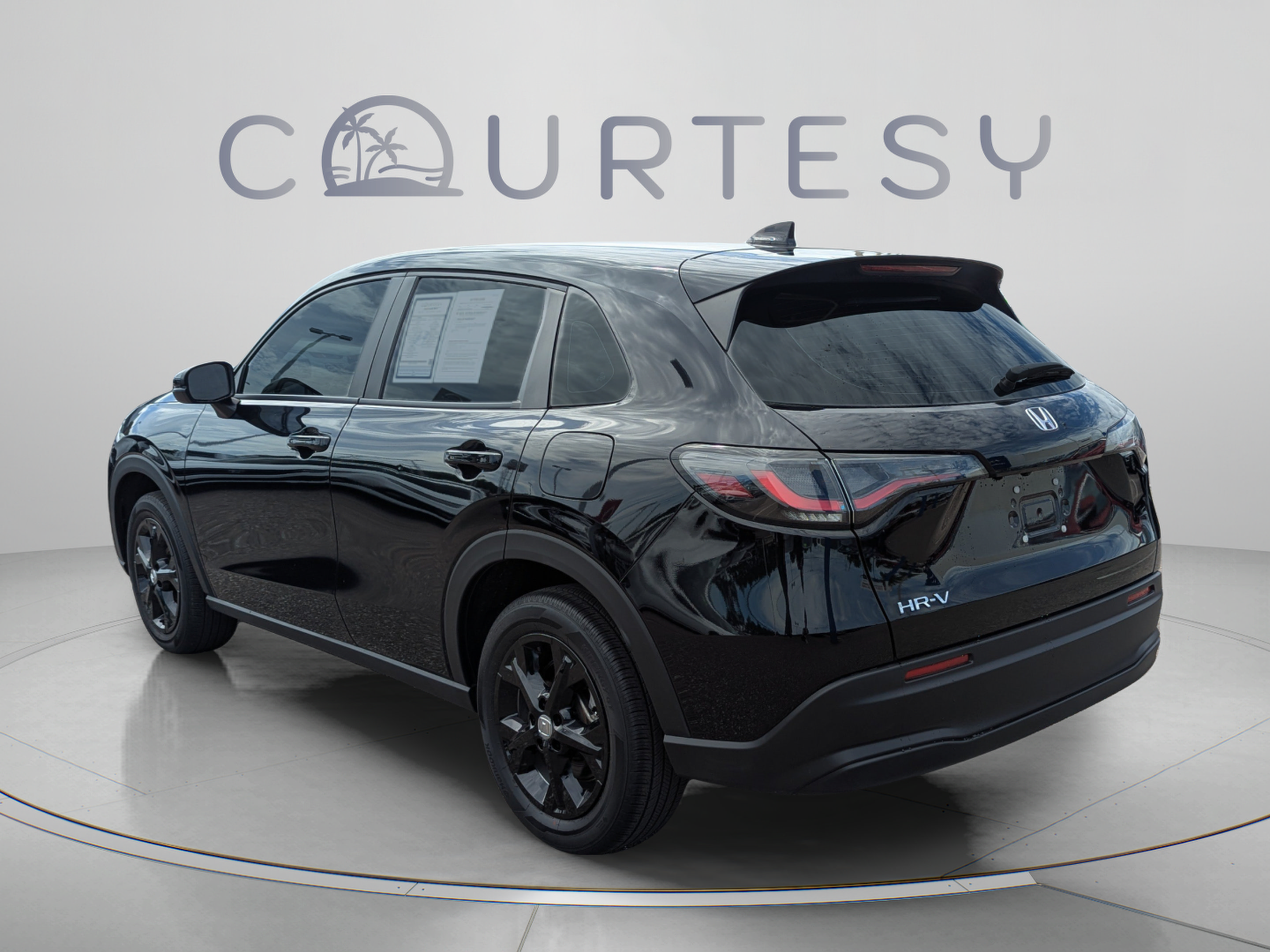Used 2023 Honda HR-V LX image 3