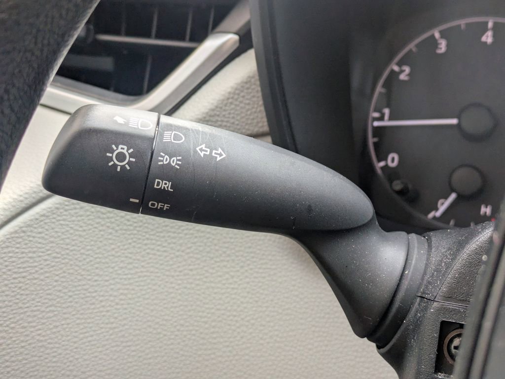 Used 2025 Toyota Corolla Cross L image 25